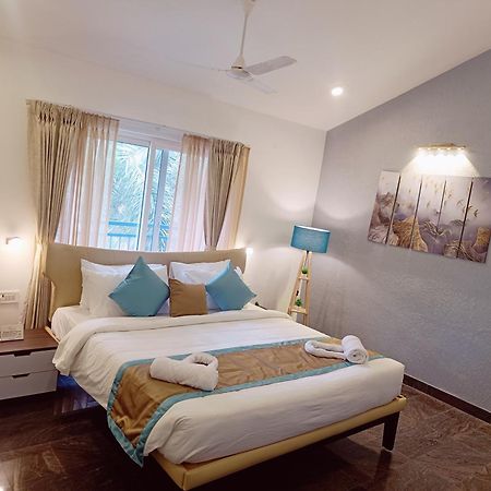 Bay Breeze Suites Ченай Екстериор снимка