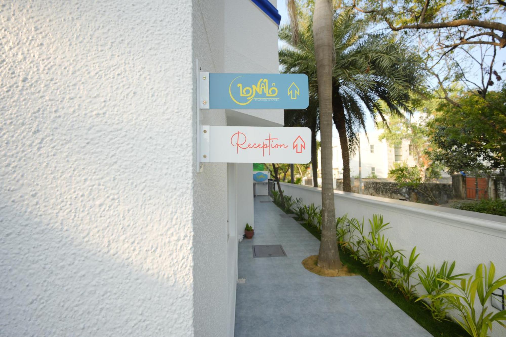 Bay Breeze Suites Ченай Екстериор снимка