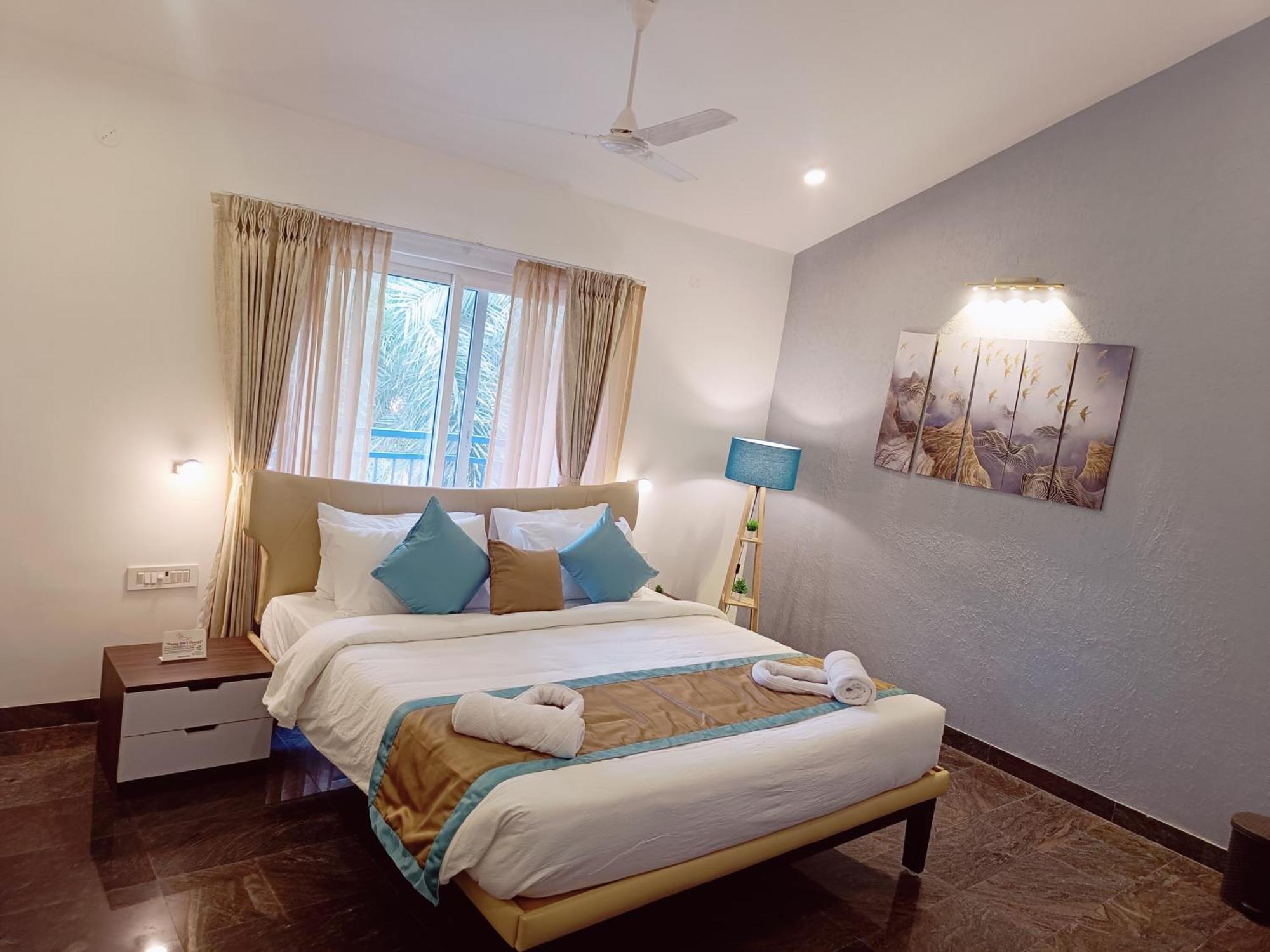 Bay Breeze Suites Ченай Екстериор снимка