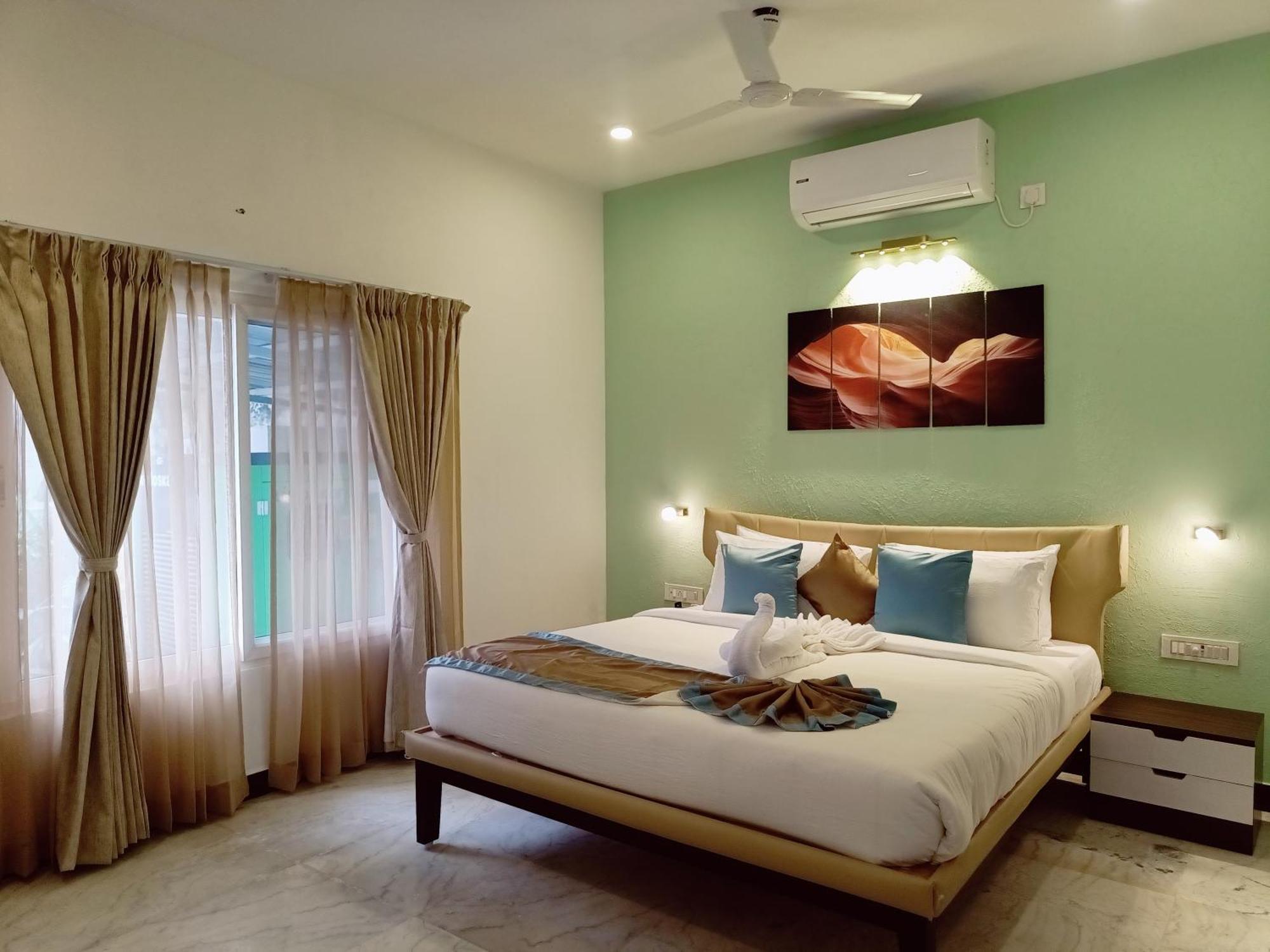 Bay Breeze Suites Ченай Екстериор снимка