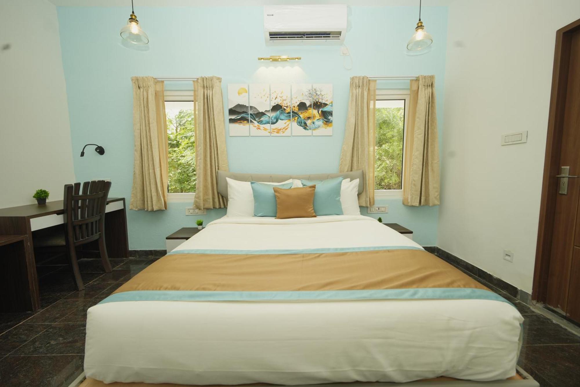 Bay Breeze Suites Ченай Екстериор снимка