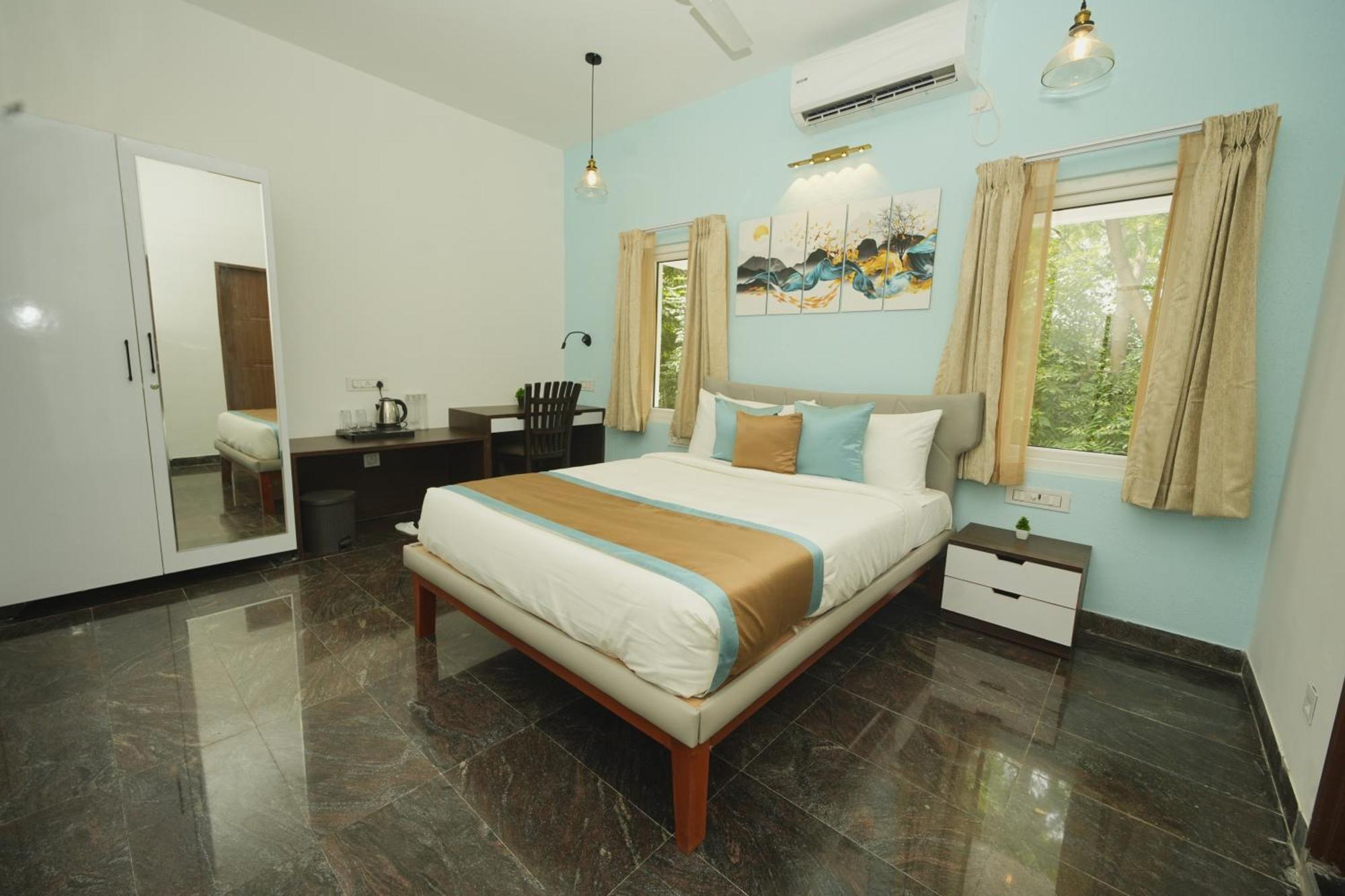 Bay Breeze Suites Ченай Екстериор снимка
